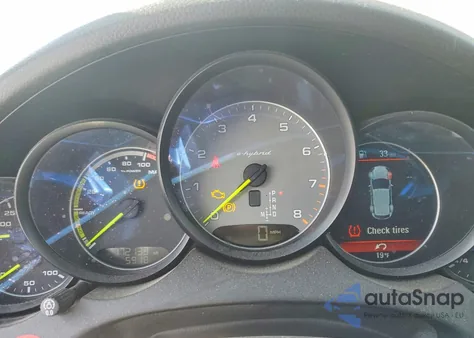 2017 Porsche Cayenne Hybrid Platinum z USA, uszkodzony, nr VIN WP1AE2A29HLA74933